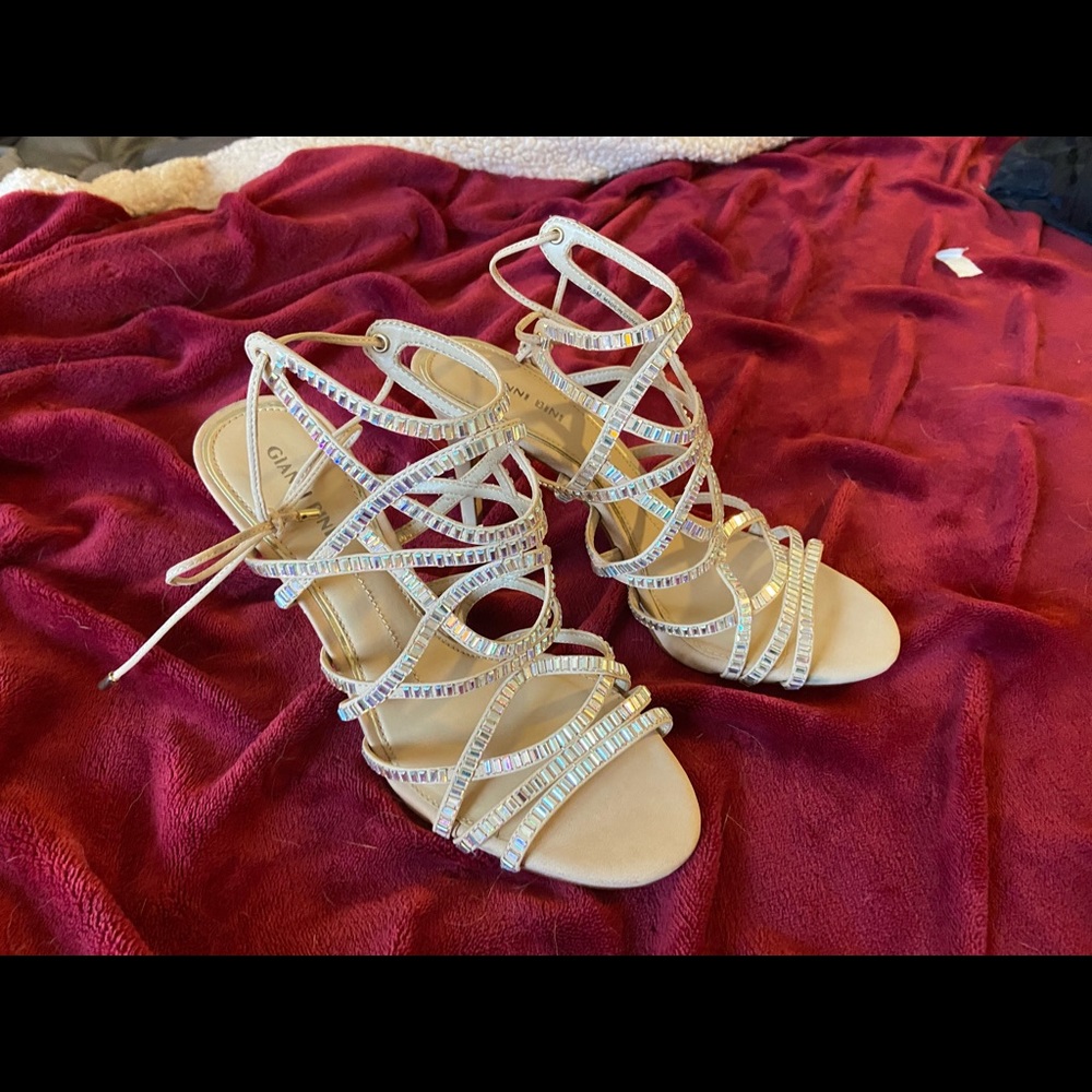 NWB Pair of Gianni Bini Heels. CUTE!.  Size 9.5